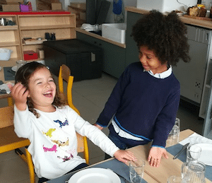 stages vacances scolaires anglais versailles proche paris enfant rire repas